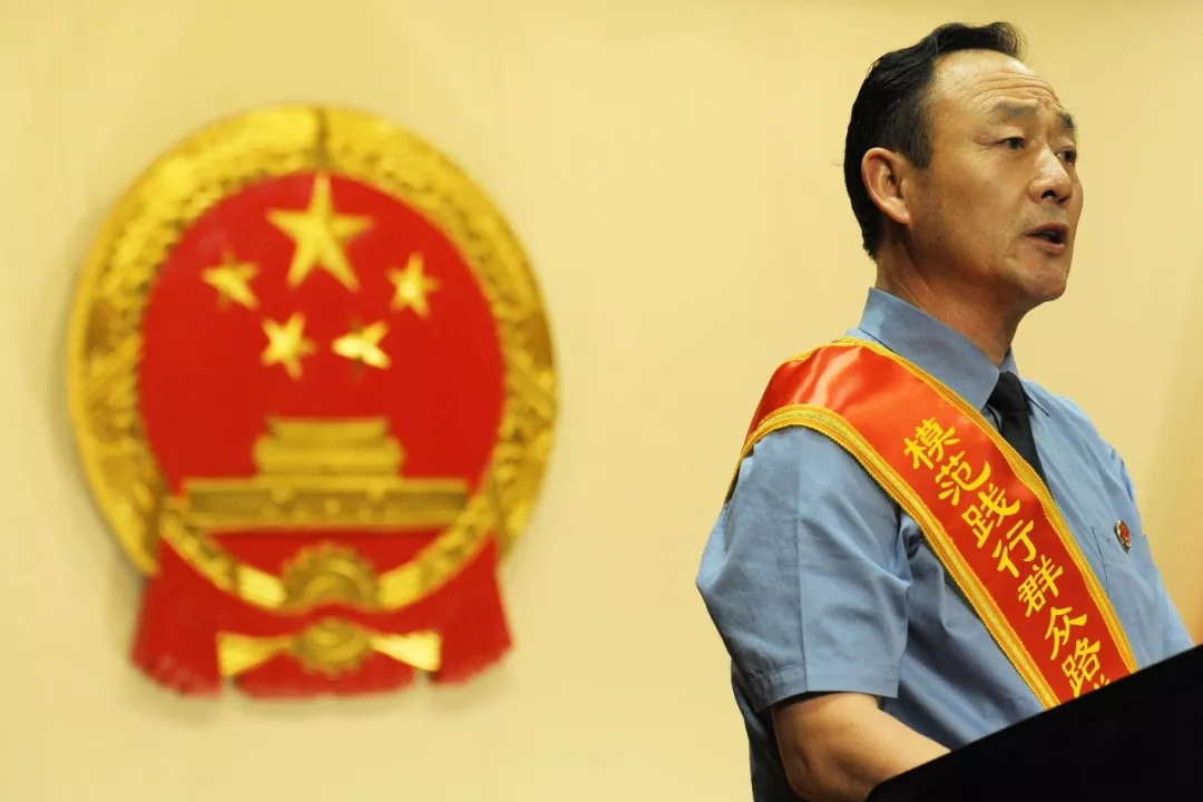 【视频】国庆游行彩车上,有一位女检察官_常熟市人民检察院
